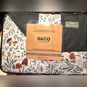 S & CO fleece single bed sheet set mushrooms & flowers trim green fleece NEW